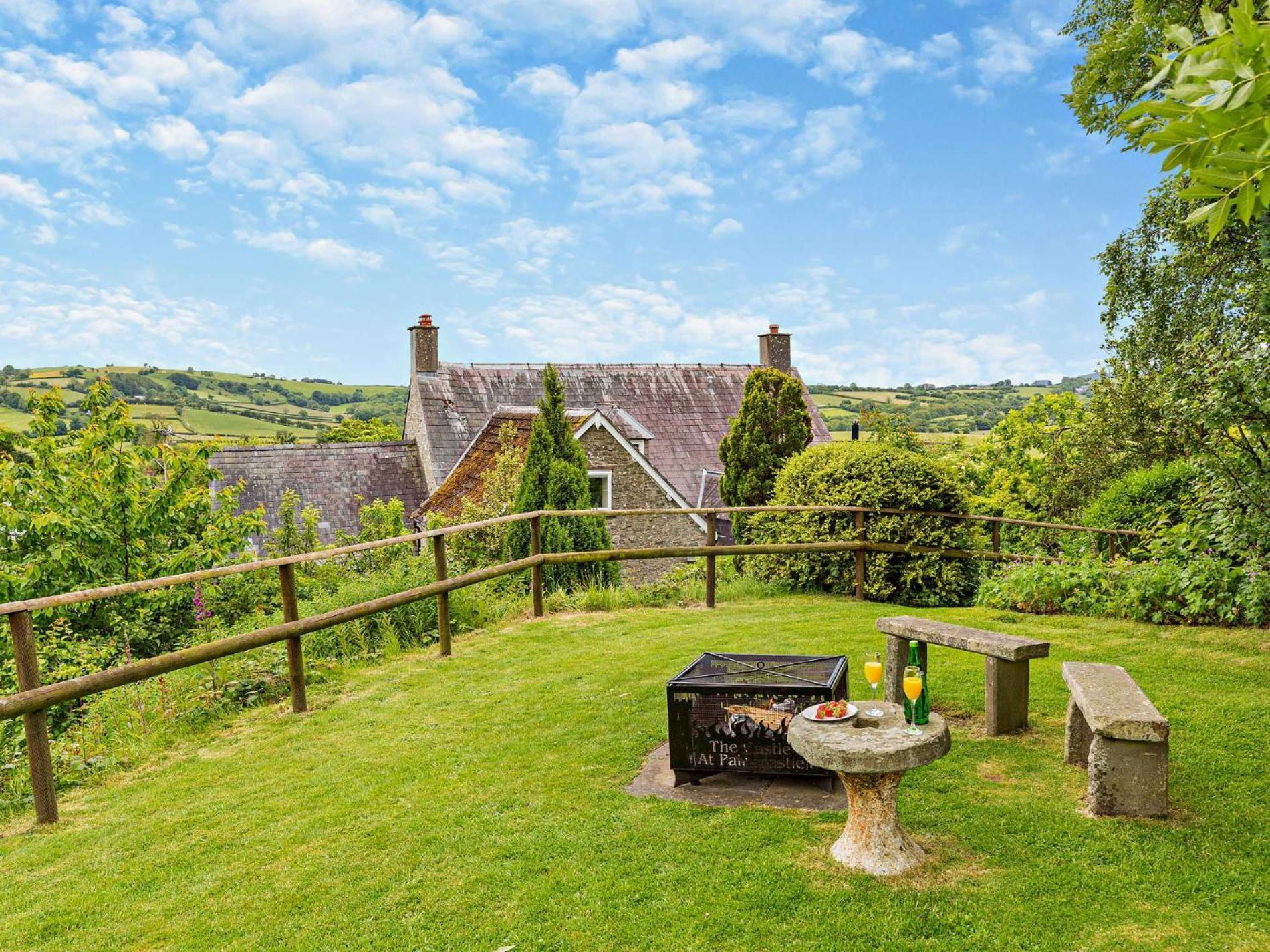 9 Bed In Hay-On-Wye 73069 Villa Painscastle Exterior photo